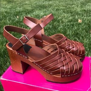 Cognac Swedish Hasbeens platforms. ✨✨✨